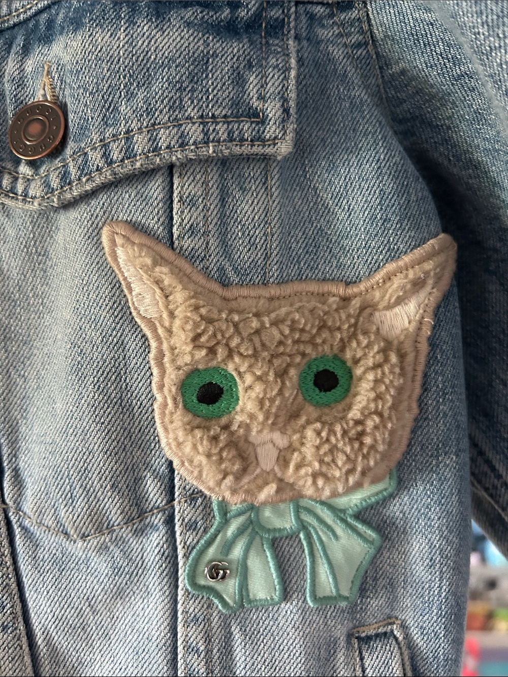 Gucci Light Wash Denim Jacket with Embroidered Cat Patch - Picture 2 of 16
